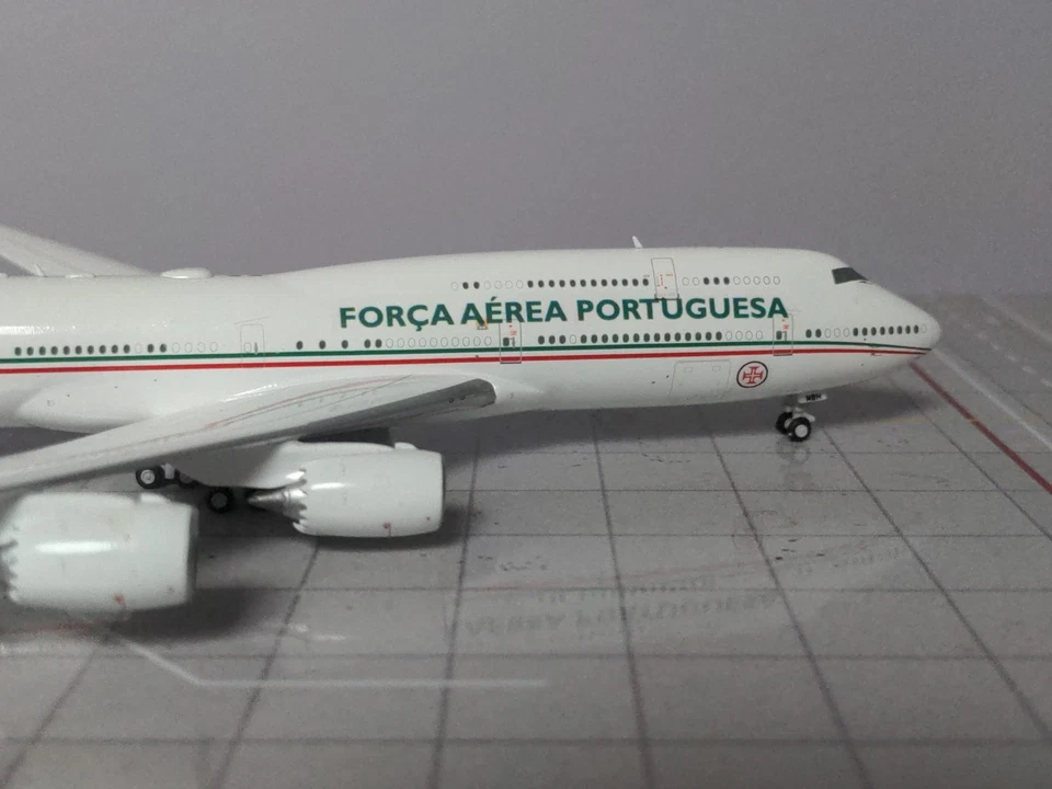 1:400 JC CUSTOM PORTUGUESE AIR FORCE B747-8 - Image 4 of 4