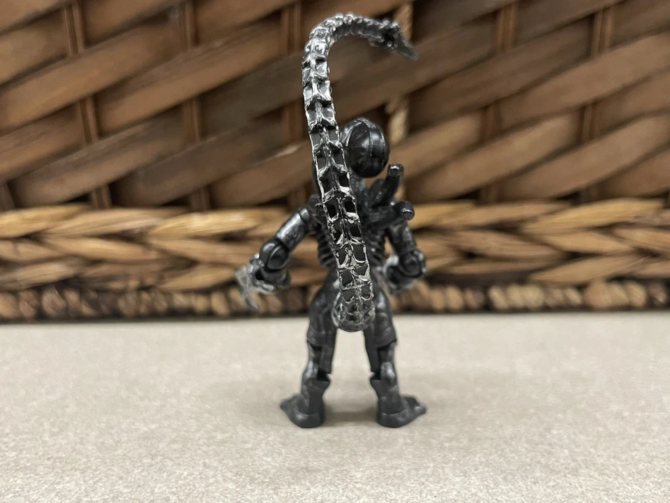Mini boneco de ação MEGA CONSTRUX HEROES SERIES 1 ALIENS XENOMORPH preto - Imagem 3 de 4