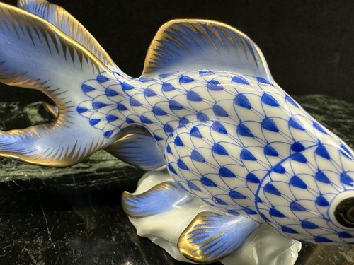 NUEVO Herend Hungría Red Azul Real 24K Porcelana Fantail Goldfish Estatuilla - Imagen 7 de 13