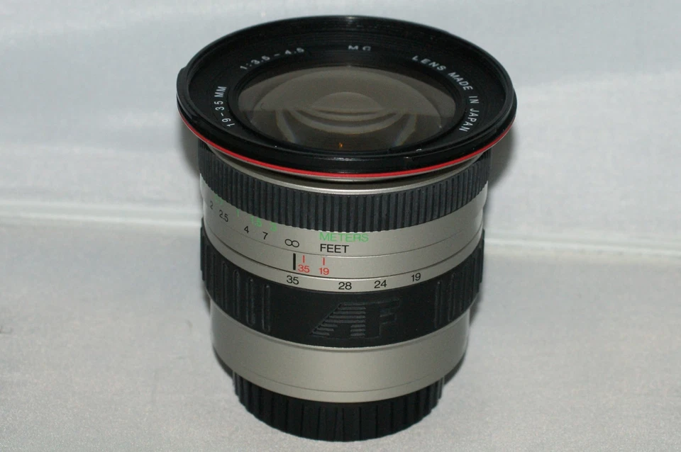 Cosina 19-35 mm F3,5-4,5 MC AF para Sony montura A con tapas de lentes, filtro UV y estuche Foto 4 de 4