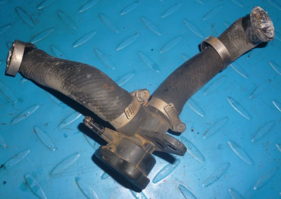 BOUCHON DE LIQUIDE DE REFROIDISSEMENT KAWASAKI 600 GPZ de 1985 à 1990 - réf : 20 - Photo 1/1