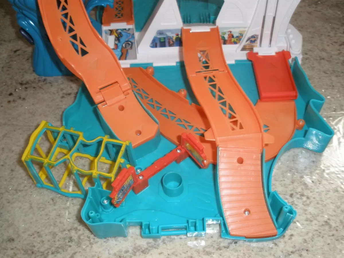 2008 HOT WHEELS SHARK BITE BAY CARRY TRAVEL SET MATTEL NO CARS