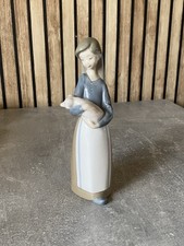 Lladro GIRL HOLDING A PIGLET model 1011 - Excellent Condition