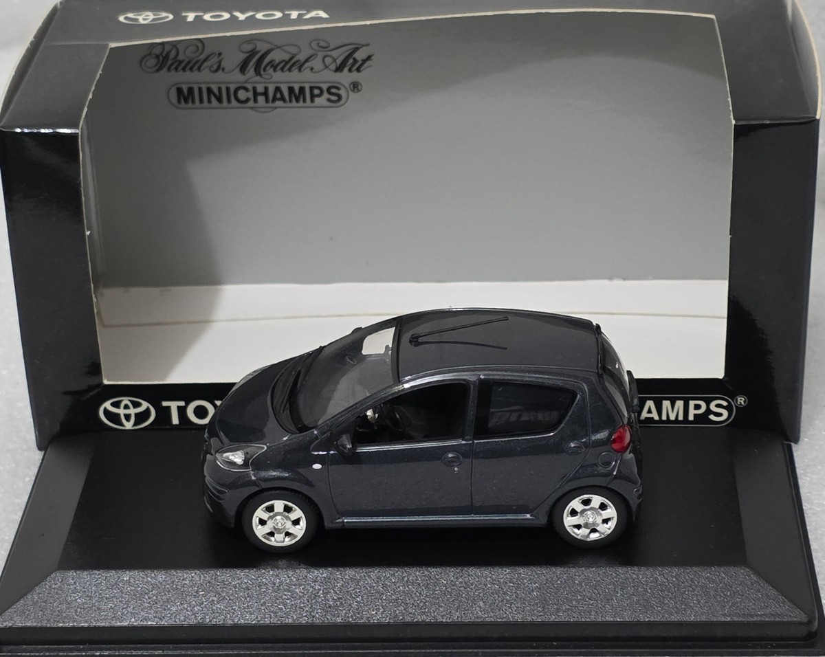 Toyota Aygo 2005 Dark Grey 1:43 Minichamps Dealer Edition