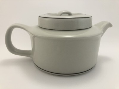 Arabia Finland Fennica Teapot by Richard Lindh & Ulla Procopé 