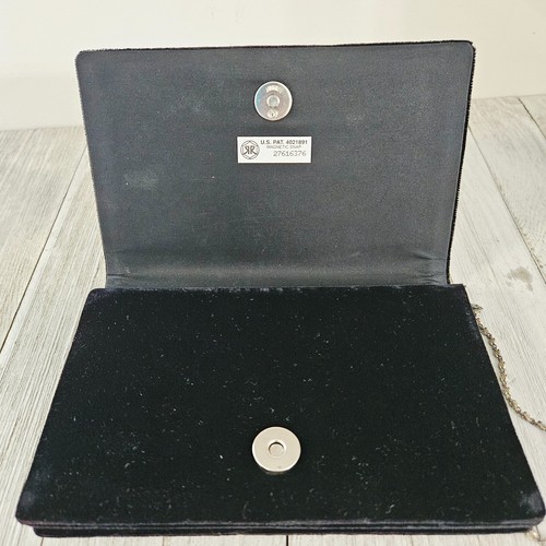 Schwarze Samt Abendtasche Clutch Handtasche mit silberfarbenem Schmetterling Akzent - Bild 9 von 17