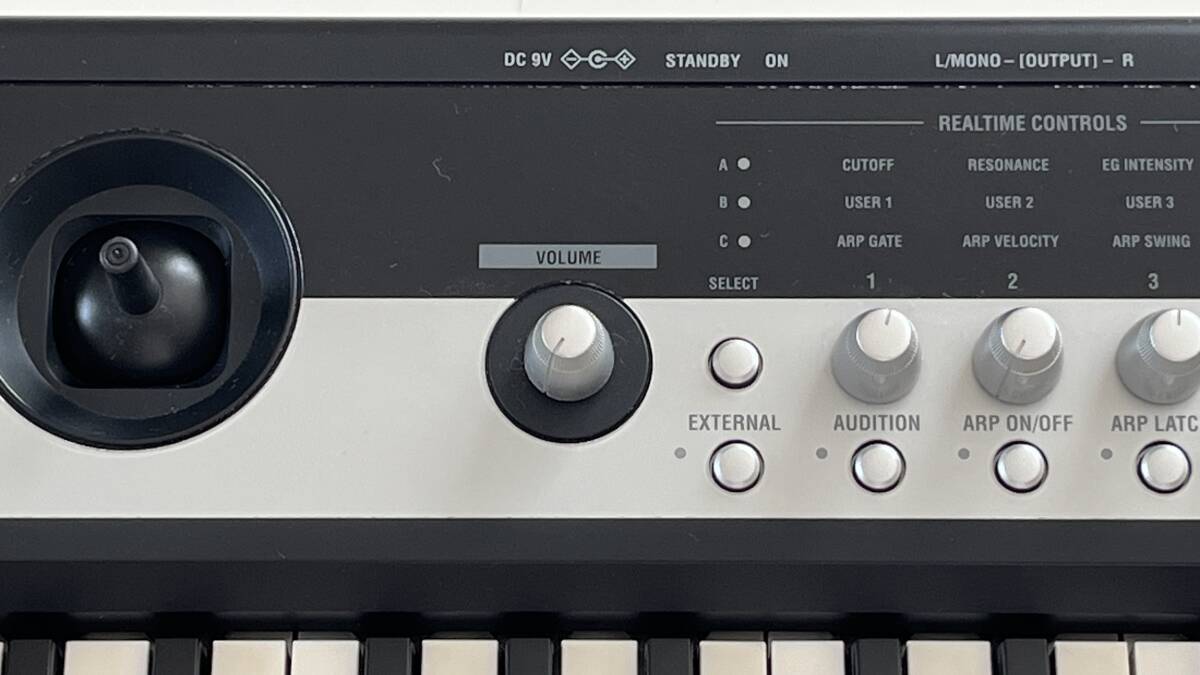 KORG 61-key mini keyboard synthesizer workstation