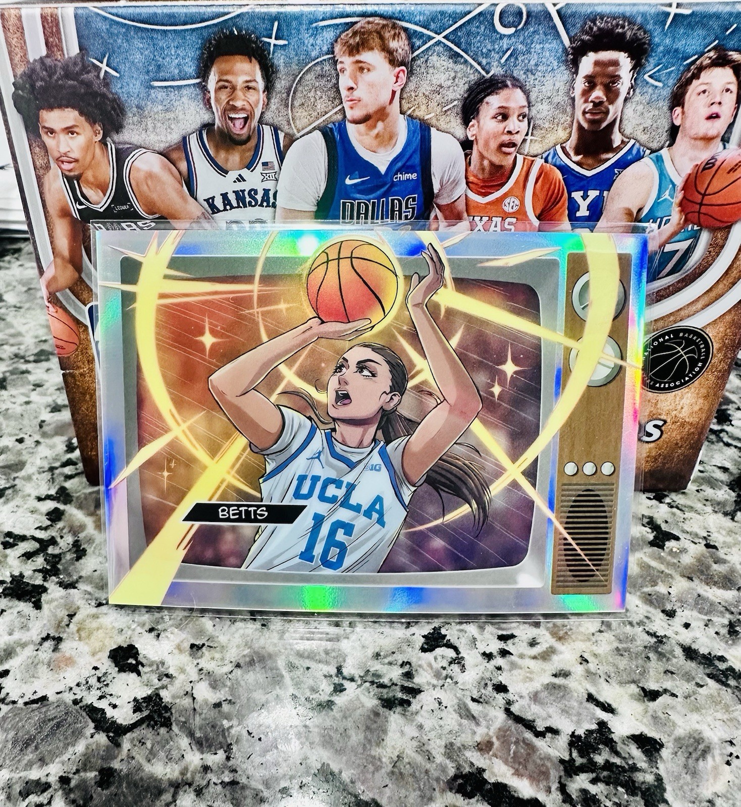 Sienna Betts NIL-A4 2025-26 Bowman Basketball Anime Case Hit 
