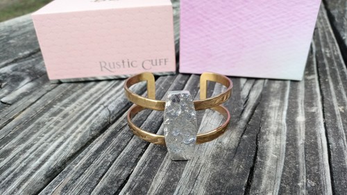 Neu rustikal Armreif Armband gemischt Metall Silber Nugget Gold gehämmert offenes Handgelenk Neu im Karton - Bild 3 von 7