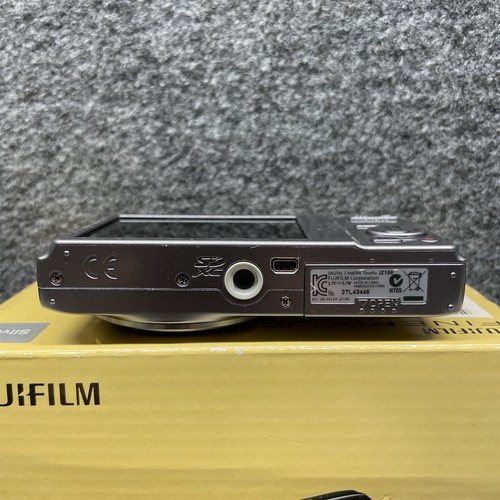 Fujifilm FinePix JZ100 Digital Camera 14MP Silver With Charger SD Tested Working - Picture 9 of 9