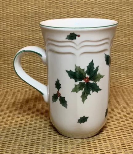Mikasa French Countryside HOLIDAY HOLLY  Latte Cappuccino Tall Mug Cup