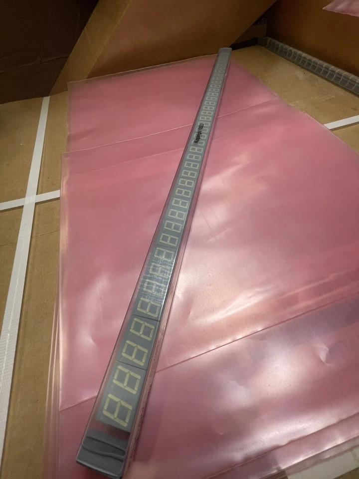 Kingbright (500 Pieces) DC56-11SGWA 2-DIGIT DISPLAY 14MM GREEN 568NM - Image 2 of 4