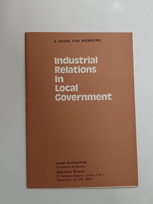 Arbeitsbeziehungen in der Kommunalverwaltung Ein Leitfaden für Mitglieder 1973-1974