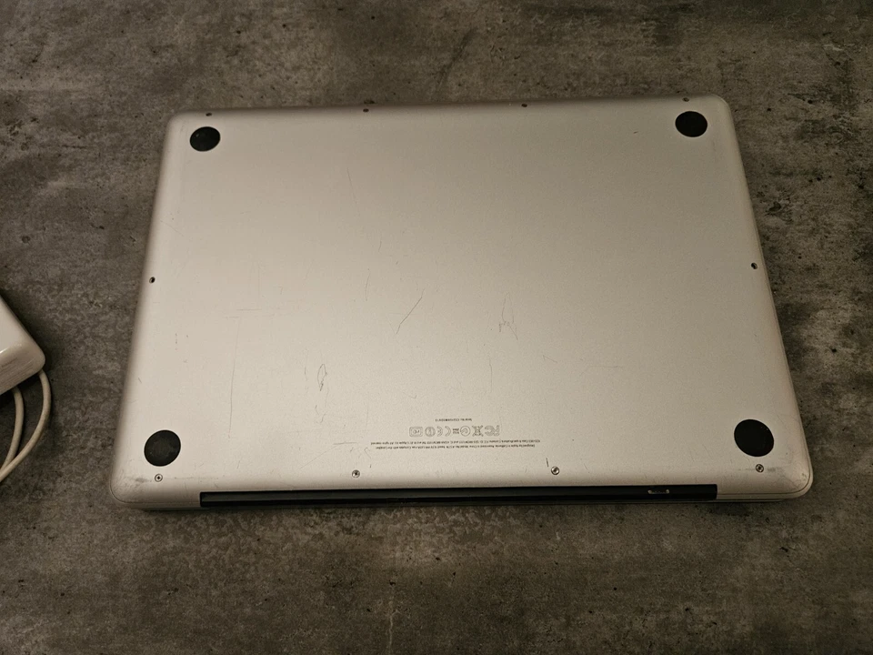 Apple MacBook Pro MD313B/A 13.3in. i5 2.4GHz 4GB 500GB - Silver - with box, photo 3 of 4