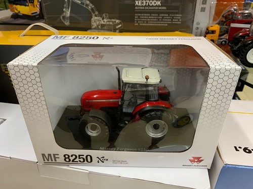 Universal hobbies Massey Ferguson 8250 Xtra Tractor Diecast 1/32 Model UH6257 - Picture 6 of 7