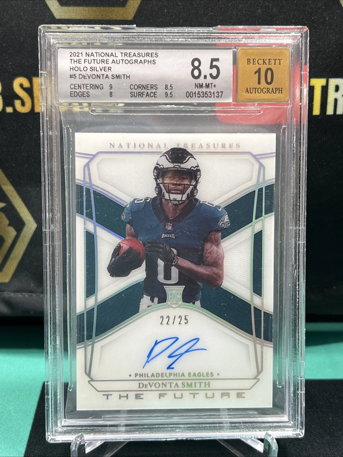 DeVonta Smith Panini National Treasures the Future Autographs #TFDS Holo Silver