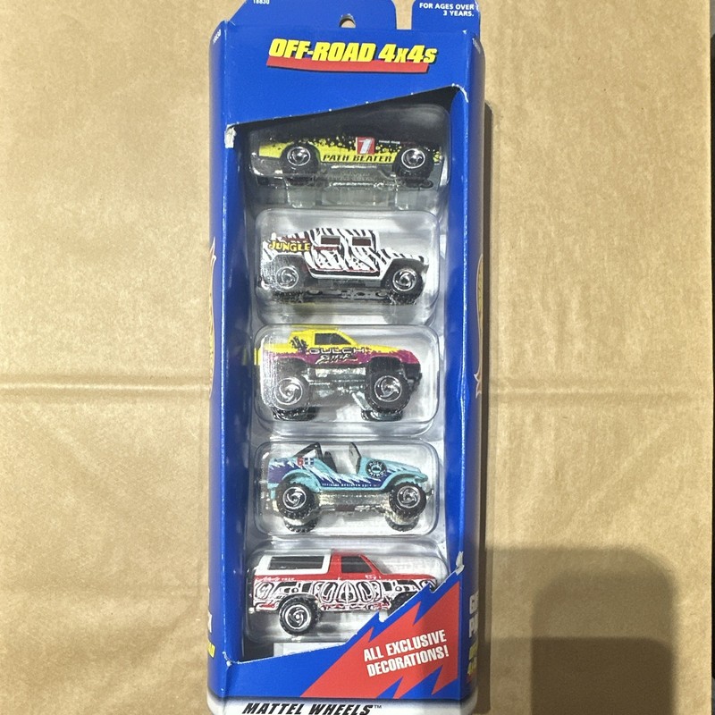 Hot Wheels Off-Road 4x4s Gift Pack 5-Car Diecast Off-Road Set, Exclusive