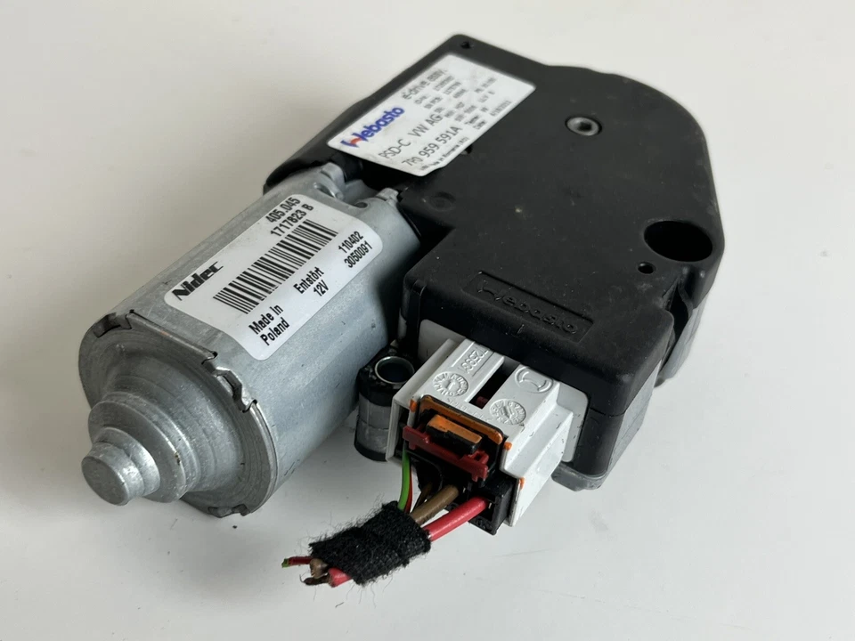 2012 Porsche Cayenne Panoramic Sunroof Sun Roof Motor 7P0959591A OEM - Image 4 of 4
