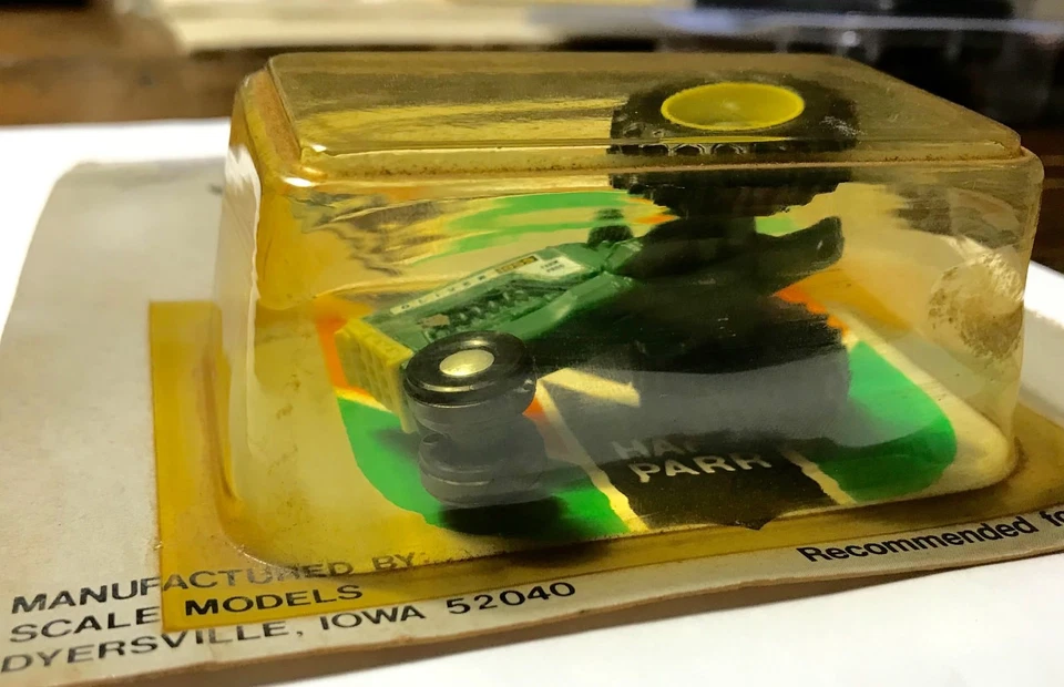 Oliver 1955 Scale Models Tractor - 1990 Farm Progress Show Amana, IOWA - New - Image 3 of 4