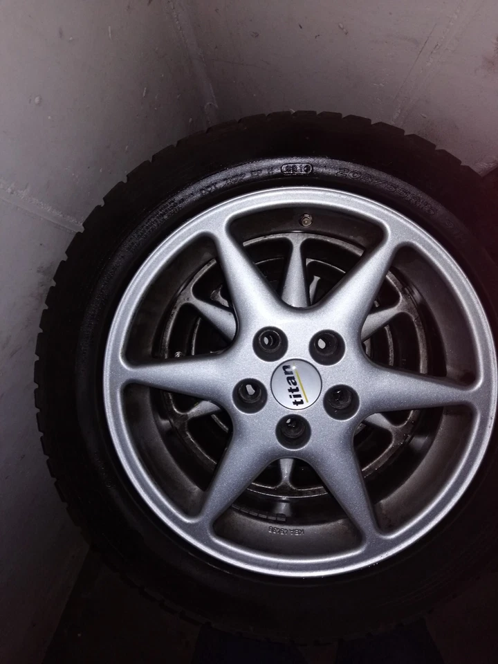 Alufelgen incl. Winterreifen mit Felgenbaum und Plane - Bild 3 von 4