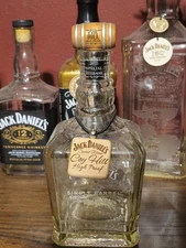 Jack Daniel's Limited Edition Coy Hill Decanter +2 matching shot glasses 