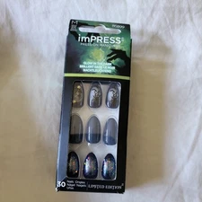 KISS imPress Press-On Limited Edition Glow in Dark Brilliant dans Le Noir