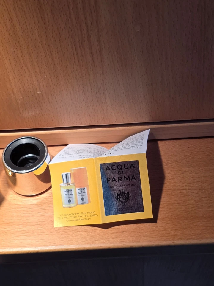 Caja abierta Acqua di Parma Colonia Assoluta 6 FL. OZ / 180 ML Eau De Cologne Foto 3 de 4