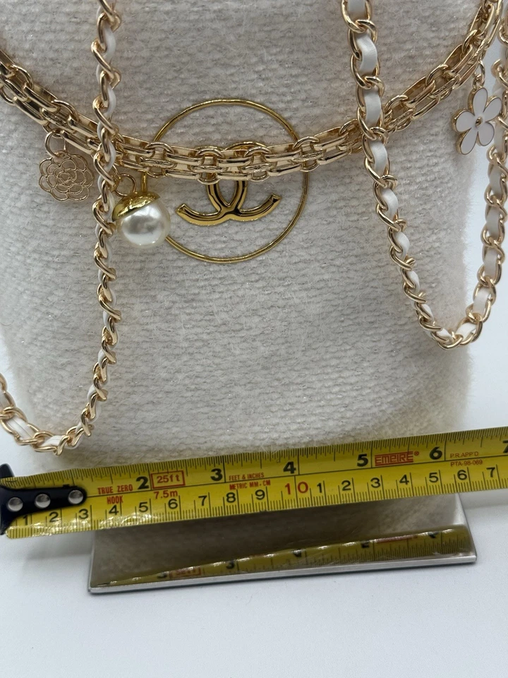 Bolso de Mano Chanel Edición Holiday Blanco Difuso Pequeño Bandolera + Dijes de Perla Foto 4 de 4