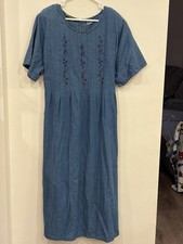 Vintage Hunter’s Bay Run Denim Dress Sz 8 100% Cotton Floral Embroidered Boho