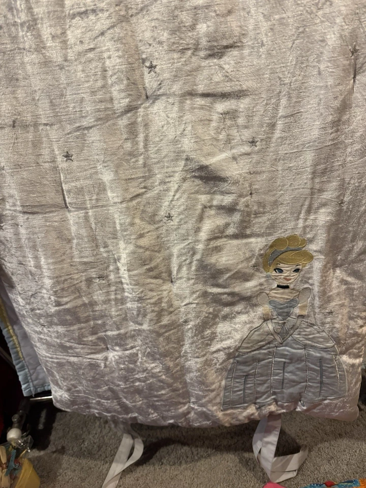 Saco de dormir de microfibra Pottery Barn 2014 inspirado en Mary Blair Cinderella. Usado en excelente estado Foto 2 de 4