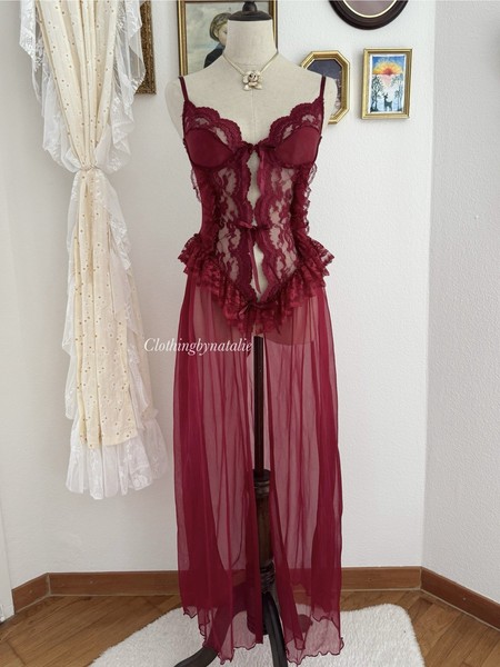 VTG Burgundy Frilly Lace Nylon Maxi Lingerie Size S-Excellent Cond*READ*