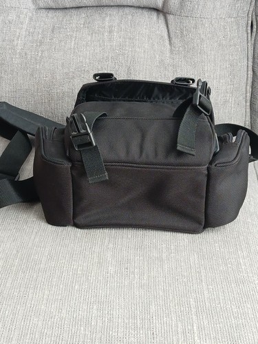 Kodak Large Black Nylon Camera Bag with Side Pockets and Detachable Pouch - Picture 11 of 11