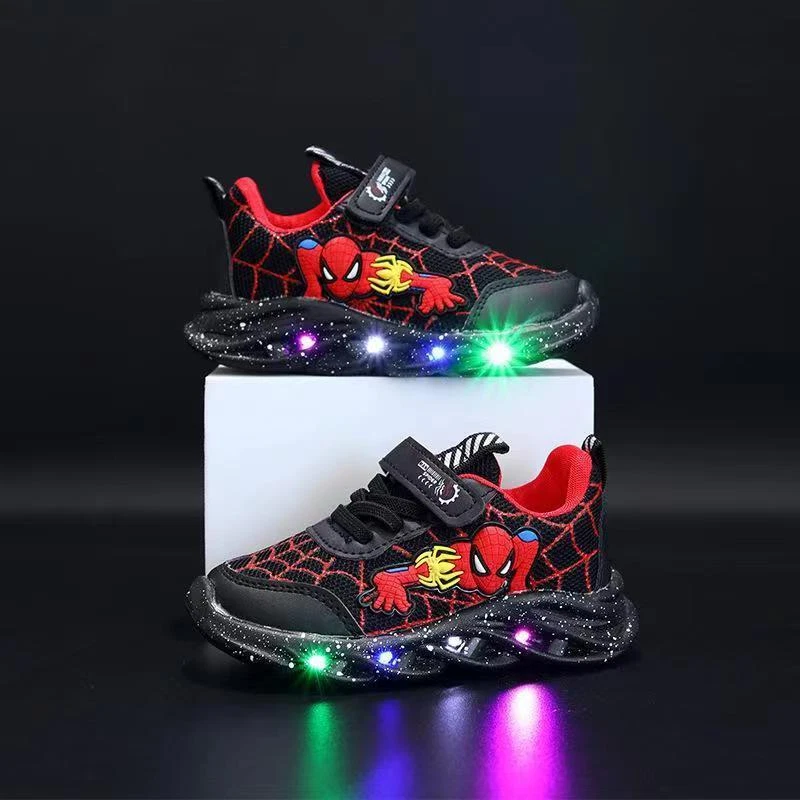 Niños LED Spiderman Zapatos Niños Niños Regalo Tenis Iluminación Intermitente Entrenadores Foto 3 de 4