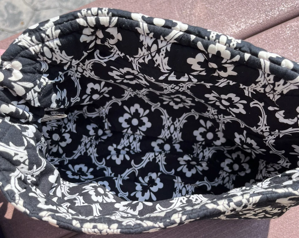 Bolsa Hobo acolchoada preta e branca Bella Taylor. - Imagem 3 de 3