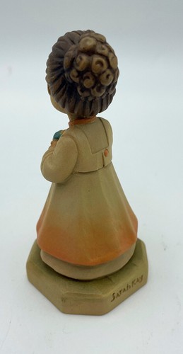 Vintage Sarah Kay Anri Club Holzskulptur: Mädchen hält blaue Blume Italien mit Box - Bild 4 von 23