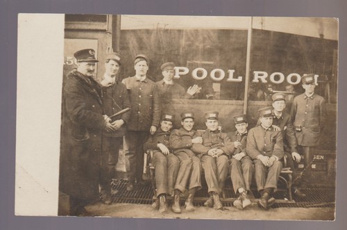 Minneapolis MINNESOTA RPPC c1910 POOL HALL Billard Saloon Bar TROLLEY CREW MN - Bild 1 von 3