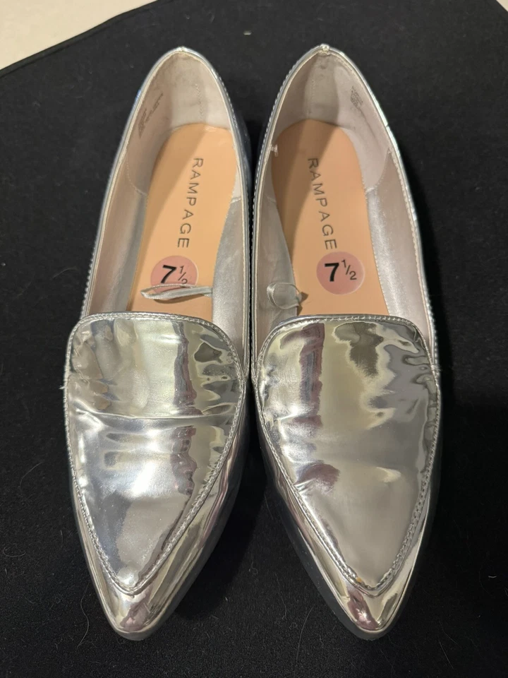 RAMPAGE Mujer Talla 7 1/2 M Plateado Metálico Mocasines Planos Punta Punta NUEVO Zapatos Foto 2 de 4
