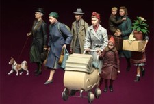 1/35 Scale WWII Civilian Refugees Set – Resin Model Kit with Women, Children