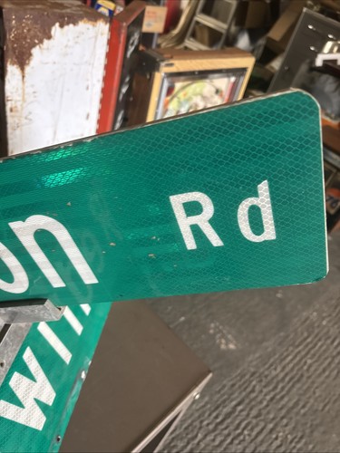 American Street Road Sign Paulson Road And Redwing Drive - Foto 3 di 14