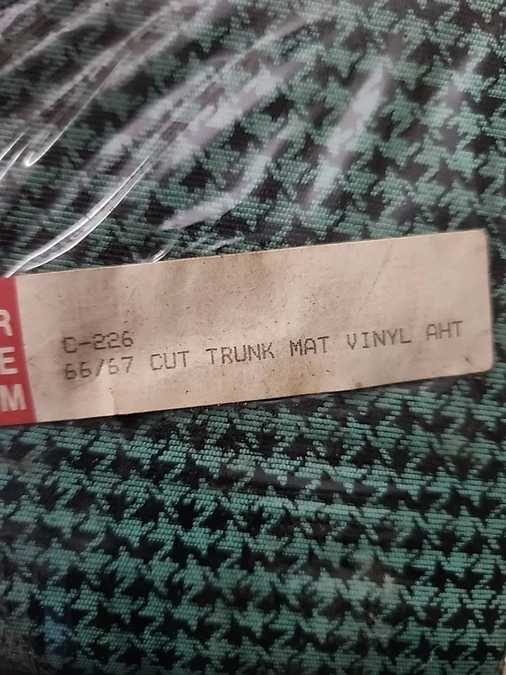 Tapete de porta-malas para 1966-1967 Oldsmobile Cutlass Die Cut TM vinil completo 2 peças - Imagem 2 de 3