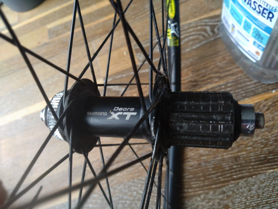 Mavic 117 mit Shimano XT Nabe. Die Steckachse ist neu, HR 26", schwarz, Centerl. - Bild 3 von 4