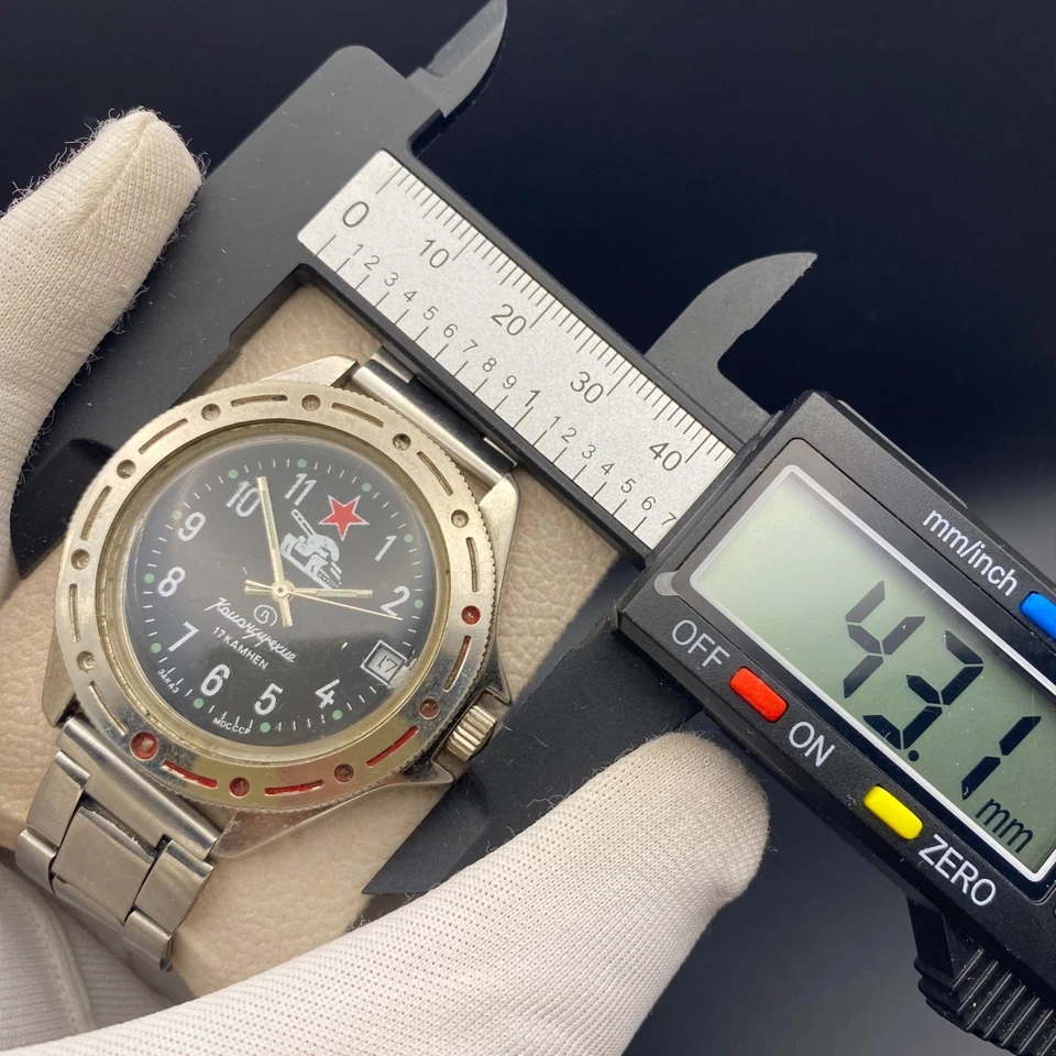 Reloj Militar Hombre URSS Vintage Años 80 VOSTOK KOMANDIRSKIE Cuerda Manual Foto 3 de 4