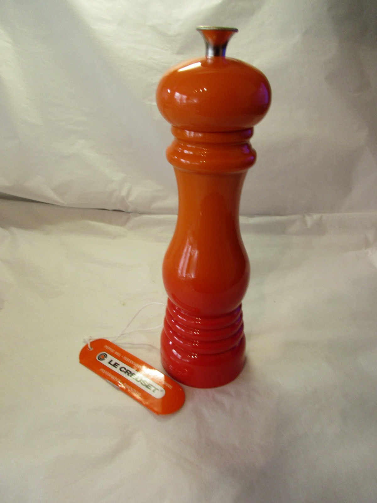 le creuset pepper mill 21cm graded flame.