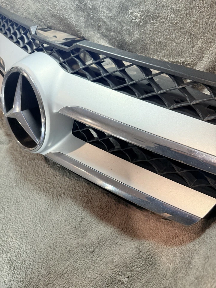 Conjunto de parrilla delantera genuina Mercedes-Benz Clase GLK OEM GLK250 GLK350 2013-up Foto 2 de 4