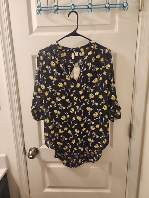 Womens NWT  Cato Black Yellow Floral Blouse Long Rolled Sleeve Size Small V Neck