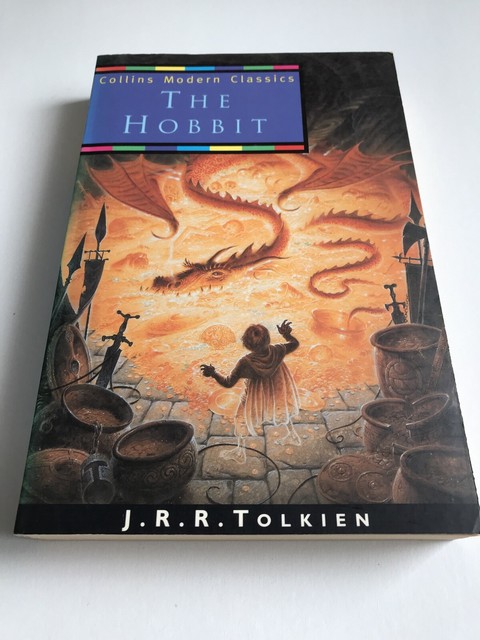 The Hobbit (Essential Modern Classics) by J. R. R. Tolkien (Paperback