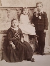 1890  s YOUNG SCHOOL CHILDREN GIRLS BOY 3 SISTERS BROTHER PHOTO CABINET CARD