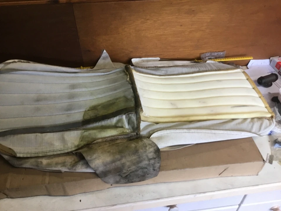 Genuine Peugeot 504 family familiale 2nd row centre seat cushion cover 895612 - Image 4 of 4