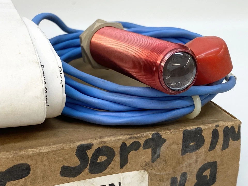 Opcon Eaton Cutler Hammer 1161A-100 Photoelectric Sensor 9ft Cable 10-30VDC New - Image 4 of 4