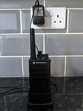 ￼￼ Motorola Radio Walkie-Talkie XT420 With Charger